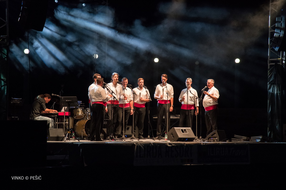 Zorica Kondža i klapa Cambi @ bazen Ilirije u Biogradu