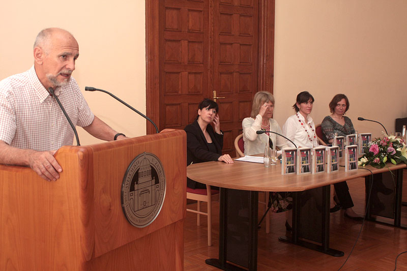 Julianne Eden Bušić predstavila novu knjigu “Živa glava”, Foto: Lucija Juravić Julianne Eden Bušić predstavila novu knjigu “Živa glava”, Foto: Lucija Juravić