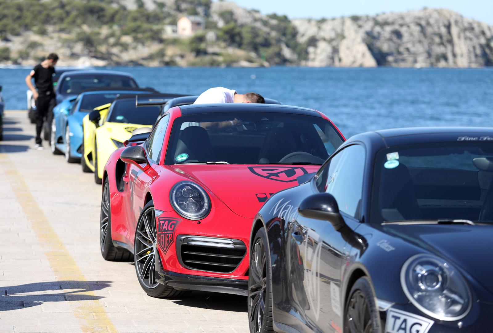 Šibenik: Sportski automobili u sklopu projekta “Pink Wing” zaposjeli gradsku rivu