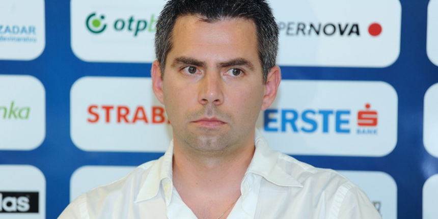 Zadar, 110712
Danas je na konferenciji za novinare predstavljen novi trener KK Zadar, Ante Nazor.
Na fotografiji: Ante Nazor.
Foto: Luka Gerlanc / CROPIX Zadar, 110712
Danas je na konferenciji za novinare predstavljen novi trener KK Zadar, Ante Nazor.
Na fotografiji: Ante Nazor.
Foto: Luka Gerlanc / CROPIX