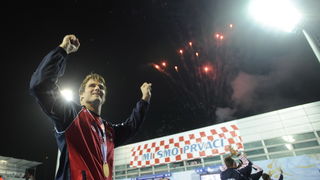 Zagreb, 110910.
Bazen Mladosti na Savi.
29. Europsko prvenstvo u vaterpolu.
Finalna utakmica za pobjednika Europskog prvenstva u vaterpolu  Hrvatska – Italija.
Na slici: proglasenje novog europskog prvaka. 
Foto: Drago Sopta / CROPIX