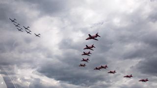 Krila Oluje i Red Arrows preletjeli iznad Zadarskog kanala