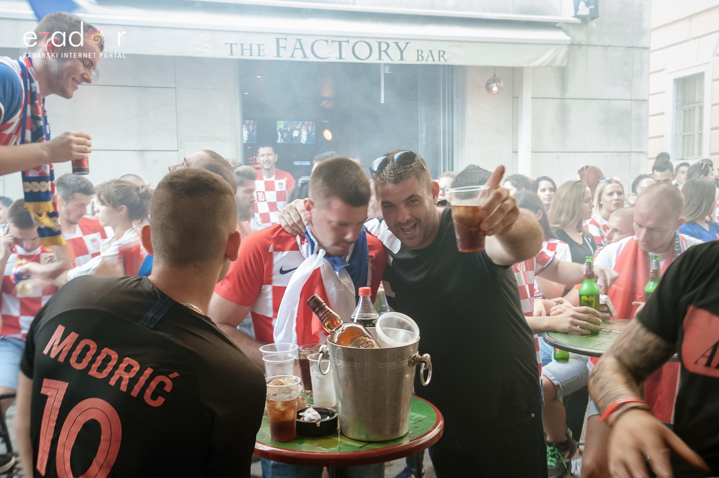 Navijačko ludilo u Zadru za vrijeme i nakon finala Svjetskog prvenstva Navijačko ludilo u Zadru za vrijeme i nakon finala Svjetskog prvenstva
