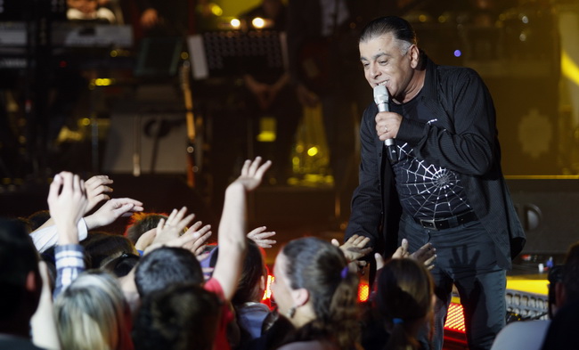 Biograd na Moru, 120510. 
Domacin ovogodisnje dodjele diskografske nagrade Porin je grad Biograd na Moru.
Prve veceri Porina odrzan je koncert pod nazivom Najbolje od Porina, a izvodile su se najbolje pobjednicke pjesme. 
Na slici: Aki Rahimovski.
Foto: J