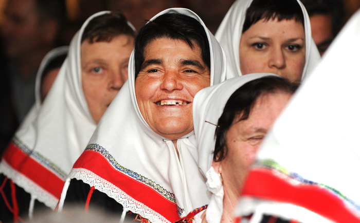 Zadar, 080111.
U Nadinu, selu pokraj Benkovca odrzana je danas
4. Cvitarijada pod nazivom Najbolji cvitarasi od Nina do Knina. Rijec je o natjecanju u kojem je sudjelovalo oko
30-ak samoukih sviraca etno skladbi na usnoj harmonici.
Na slici: zene u na Zadar, 080111.
U Nadinu, selu pokraj Benkovca odrzana je danas
4. Cvitarijada pod nazivom Najbolji cvitarasi od Nina do Knina. Rijec je o natjecanju u kojem je sudjelovalo oko
30-ak samoukih sviraca etno skladbi na usnoj harmonici.
Na slici: zene u na