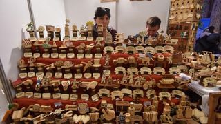 U Domu branitelja poceo 14. HAND MADE FEST – Festival rucnih izrada, mastovitosti i dizajna. I ove se godine u svih 5 dvorana Doma branitelja, 200-ak izlagaca, od kojih i 20% muskaraca, tri dana promice i promovira jedinstvene vrijednosti rucnih izrada, p U Domu branitelja poceo 14. HAND MADE FEST – Festival rucnih izrada, mastovitosti i dizajna. I ove se godine u svih 5 dvorana Doma branitelja, 200-ak izlagaca, od kojih i 20% muskaraca, tri dana promice i promovira jedinstvene vrijednosti rucnih izrada, p