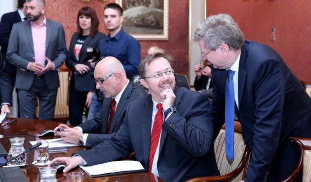 U Banskim dvorima odrzana je redovita sjednica Vlade RH, na kojoj je, uz ostalo, raspravljano o uporabi jezika i pisma nacionalnih manjina, lokalnoj samoupravi i imunoloskom zavodu. Mrsic i Varga. Photo: Patrik Macek/PIXSELL