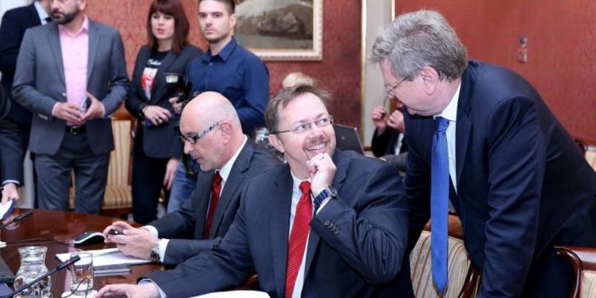 U Banskim dvorima odrzana je redovita sjednica Vlade RH, na kojoj je, uz ostalo, raspravljano o uporabi jezika i pisma nacionalnih manjina, lokalnoj samoupravi i imunoloskom zavodu. Mrsic i Varga. Photo: Patrik Macek/PIXSELL