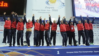 Zagreb, 110910.
Bazen Mladosti na Savi.
29. Europsko prvenstvo u vaterpolu.
Finalna utakmica za pobjednika Europskog prvenstva u vaterpolu  Hrvatska – Italija.
Na slici: proglasenje novog europskog prvaka. 
Foto: Drago Sopta / CROPIX