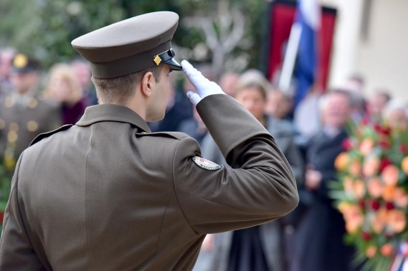 Svecanim postrojavanjem i mimohodom kroz grad postrojbi sudionica obiljezena je 22. obljetnica vojno-redarstvene akcije Maslenica. Photo: Dino Stanin/PIXSELL Svecanim postrojavanjem i mimohodom kroz grad postrojbi sudionica obiljezena je 22. obljetnica vojno-redarstvene akcije Maslenica. Photo: Dino Stanin/PIXSELL