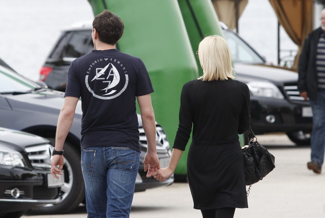 Biograd , 140510.
Danas je u Biogradu odrzana druga Porinova regata na kojoj je za ekipe brojnih diskografskih i medijskih kuca jedrilicarske sposobnosti pokazalo i vise javnih osoba. Na slici Mirza Dzomba i Belma Hodjic.
Foto: Jure Miskovic / CROPIX Biograd , 140510.
Danas je u Biogradu odrzana druga Porinova regata na kojoj je za ekipe brojnih diskografskih i medijskih kuca jedrilicarske sposobnosti pokazalo i vise javnih osoba. Na slici Mirza Dzomba i Belma Hodjic.
Foto: Jure Miskovic / CROPIX