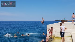 Ludijada maturanata na zadarskoj rivi