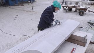 Mladi europski kipari stigli u Imotski, punom parom rade spomenik kultnom Mercedesu Mladi europski kipari stigli u Imotski, punom parom rade spomenik kultnom Mercedesu