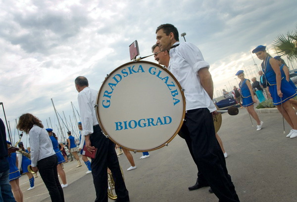 Biograd: Mazoretkinje, gradska glazba i srednjovjekovni biogradski kostimi