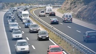 Zbog orkanske bure promet autocestom A1 odvija se otežano. Photo: Dino Stanin/PIXSELL