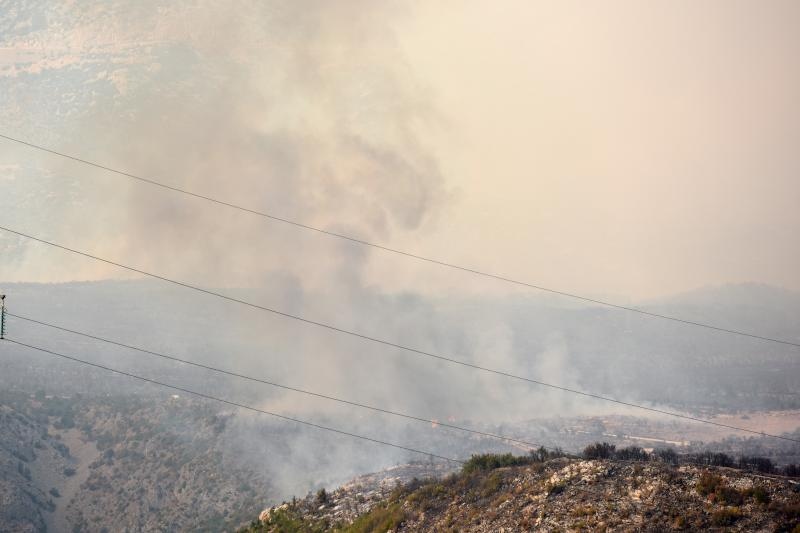 Jaka bura otežava gašenje požara kod Obrovca