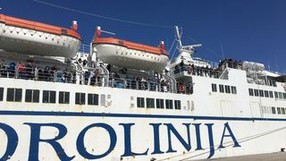 Brodom “Zadar” riječka Armada stigla na derbi u Split Brodom “Zadar” riječka Armada stigla na derbi u Split