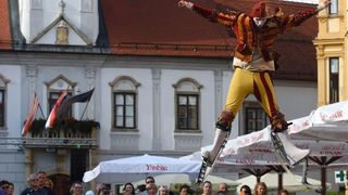 Šesti dan Špancirfesta, nastup uličnih performera Jesters Šesti dan Špancirfesta, nastup uličnih performera Jesters