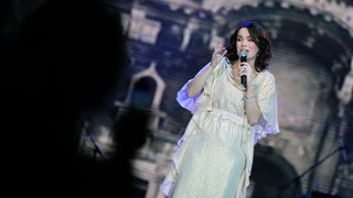 Skoplje, 061110.
Spektakularni koncert u prepunoj Areni odrzala je Severina. Publika je uzivala u njenoj ljepoti i pjesmama. Severinin gost na koncertu bio je Goran Bregovic.
Seve i Goran razmenjivli su poljubce na sceni tokom koncerta.
Na slici: Severi Skoplje, 061110.
Spektakularni koncert u prepunoj Areni odrzala je Severina. Publika je uzivala u njenoj ljepoti i pjesmama. Severinin gost na koncertu bio je Goran Bregovic.
Seve i Goran razmenjivli su poljubce na sceni tokom koncerta.
Na slici: Severi