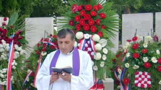 Gradsko groblje: Sudionici 15. SSNIDOR-a polazu vijence