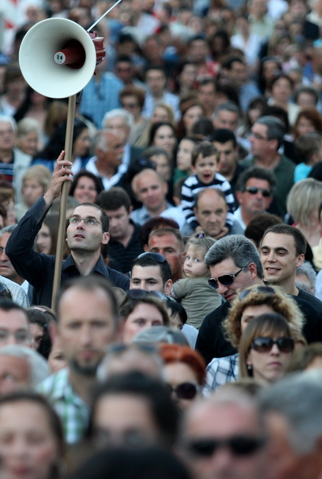 Zadar, 110512.
Blagdan gospe Loretske slavi se u zadarskom naselju Arbanasi. Nakon svecanog misnog slavlja u vecernjim satima krece procesija po naselju koju predvodi zadarski nadbiskup Zelimir Puljic.
Foto: Andrija Lucic / CROPIX Zadar, 110512.
Blagdan gospe Loretske slavi se u zadarskom naselju Arbanasi. Nakon svecanog misnog slavlja u vecernjim satima krece procesija po naselju koju predvodi zadarski nadbiskup Zelimir Puljic.
Foto: Andrija Lucic / CROPIX