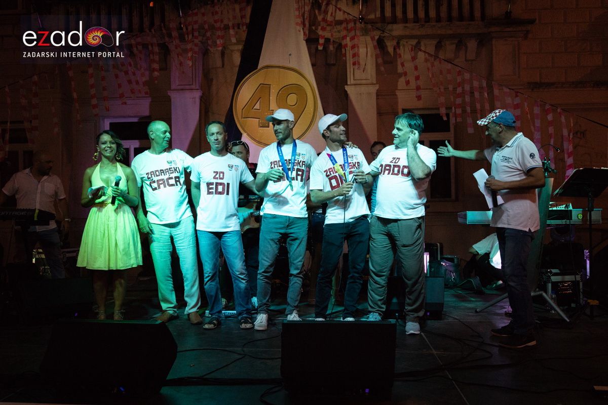 Svečani doček svjetskih prvaka Mihovila i Šime Fantele na Narodnom trgu Svečani doček svjetskih prvaka Mihovila i Šime Fantele na Narodnom trgu