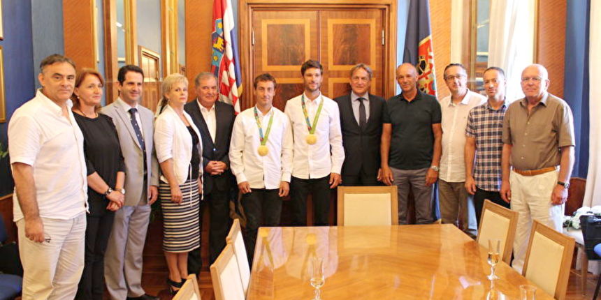 Gradonačelnik Kalmeta primio zlatne zadarske olimpijce Šimu Fantelu i Igora Marenića. Foto: Grad Zadar