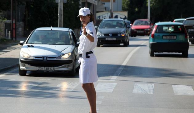 18.07.2013., Zadar – Prometna jedinica mladezi, mladi zadarski bobiji kako im tepaju gradjani uvelike pridonose olaksanom kretanju automobila kroz grad. Bez njih vecina raskrizja te ulice blize centru grada bile bi zagusene zbog prometnih cepova. Velika