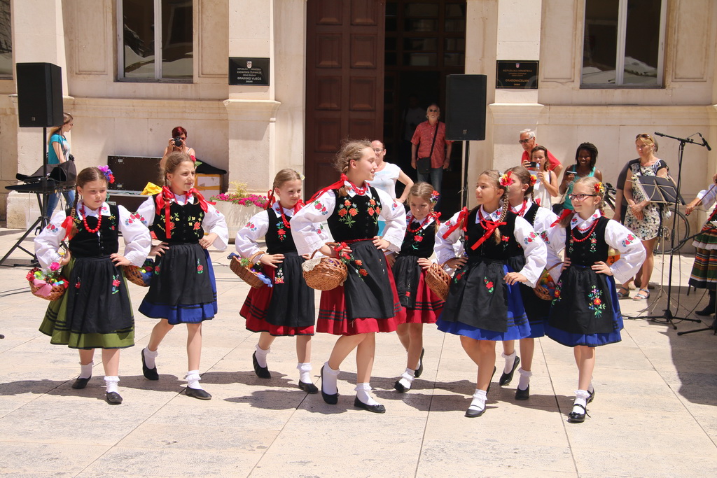 OŠ Zadarski otoci, učenici na Narodnom trgu