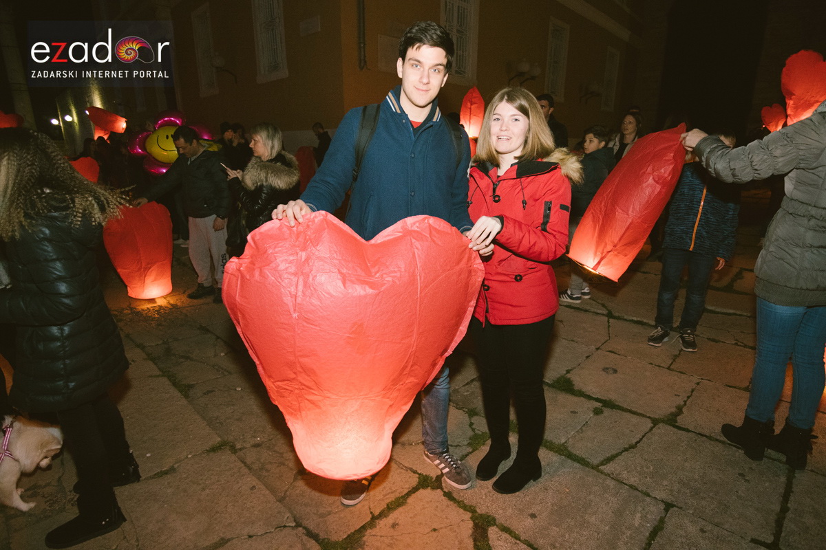 Humanitarni svjetlosni spektakl “Zaželi ljubav 2018.” @ Forum