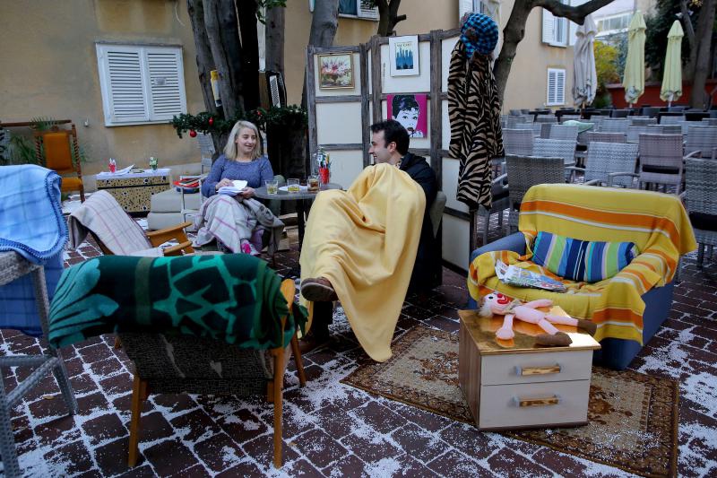 Blagdanski uređena otvorena terasa kafića Kult, Photo: Filip Brala/PIXSELL