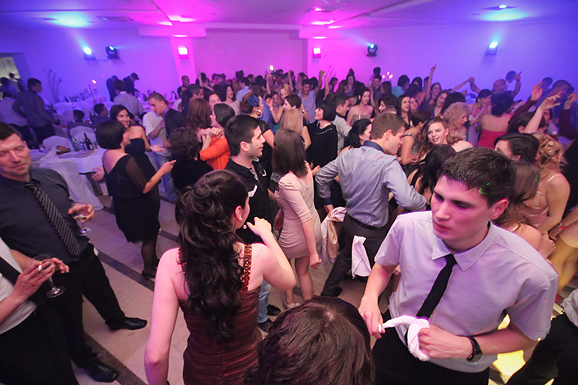 Maturalna večer Ekonomske škole (foto:Saša Čuka) Maturalna večer Ekonomske škole (foto:Saša Čuka)