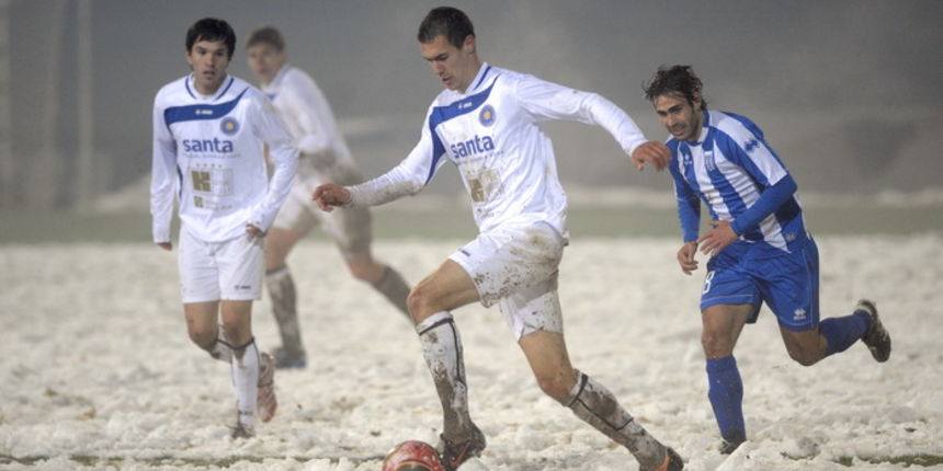 Karlovac, 271110.
Gradski stadion Karlovac
Nogometna utakmica 17. kola Prve HNL izmedju NK Karlovac i NK Zadar.
Na slici: detalj s utakmice.
Foto: Sime Sokota / CROPIX Karlovac, 271110.
Gradski stadion Karlovac
Nogometna utakmica 17. kola Prve HNL izmedju NK Karlovac i NK Zadar.
Na slici: detalj s utakmice.
Foto: Sime Sokota / CROPIX