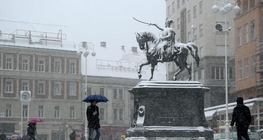 Zagreb, snijeg, Trg bana Jelačića