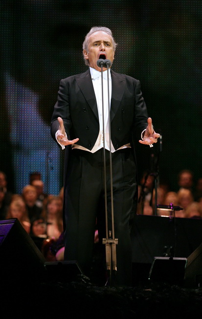 Zagreb, 191209.
U Areni Zagreb odrzan je humanitarni koncert naziva Korak u zivot u svrhu prikupljanja novca za skolovanje djece iz djecjih domova. Nastupili su Jose Carreras, Tony Cetinski i Celine Byrne.
Na slici: Jose Carreras.
Foto: Neja Markicevic / Zagreb, 191209.
U Areni Zagreb odrzan je humanitarni koncert naziva Korak u zivot u svrhu prikupljanja novca za skolovanje djece iz djecjih domova. Nastupili su Jose Carreras, Tony Cetinski i Celine Byrne.
Na slici: Jose Carreras.
Foto: Neja Markicevic /