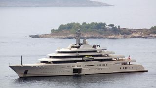 Megajahta “Eclipse” ruskoga multimiljardera Romana Abramoviča na sidru ispred Cavtata. Photo: Grgo Jelavić/PIXSELL Megajahta “Eclipse” ruskoga multimiljardera Romana Abramoviča na sidru ispred Cavtata. Photo: Grgo Jelavić/PIXSELL