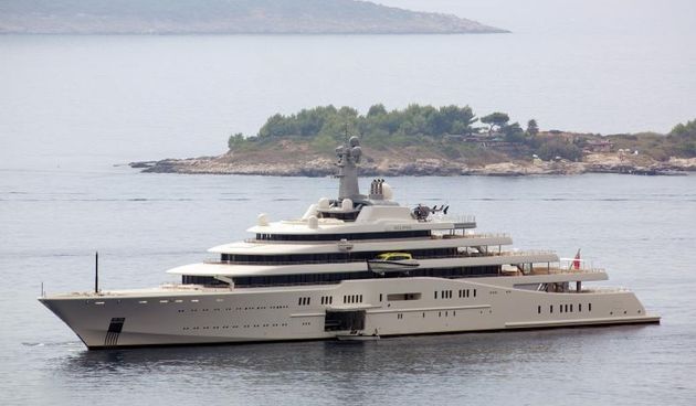 Megajahta “Eclipse” ruskoga multimiljardera Romana Abramoviča na sidru ispred Cavtata. Photo: Grgo Jelavić/PIXSELL