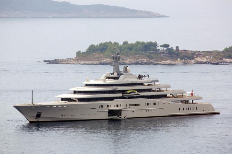 Megajahta “Eclipse” ruskoga multimiljardera Romana Abramoviča na sidru ispred Cavtata. Photo: Grgo Jelavić/PIXSELL Megajahta “Eclipse” ruskoga multimiljardera Romana Abramoviča na sidru ispred Cavtata. Photo: Grgo Jelavić/PIXSELL
