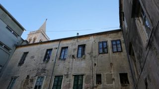 06.11.2013., Zadar – Dotrajale fasade na zgradama u centru grada. Photo: Filip Brala/PIXSELL 06.11.2013., Zadar – Dotrajale fasade na zgradama u centru grada. Photo: Filip Brala/PIXSELL