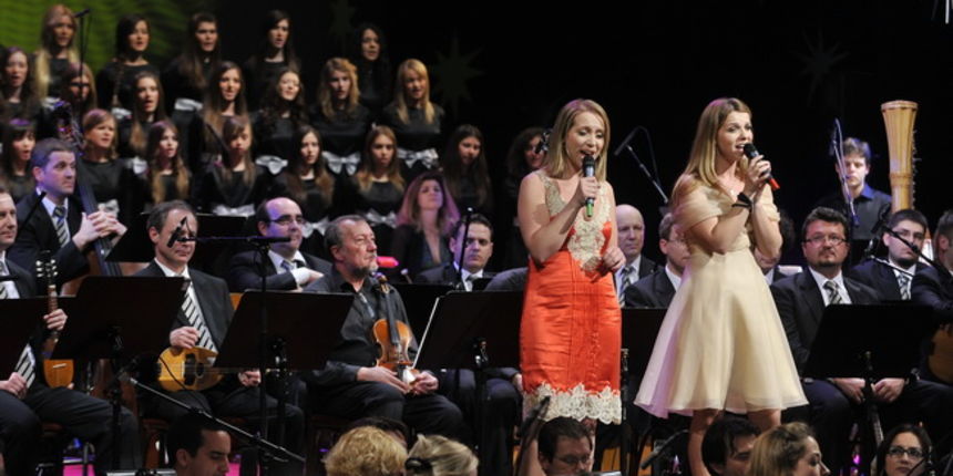 Zagreb, 280310.
Gala koncert “Zvjezdice 25 godina” povodom 25 godina postojanja grupe Zvjezdice. Na slici su sestre Husar.
Foto: Marko Miscevic / CROPIX Zagreb, 280310.
Gala koncert “Zvjezdice 25 godina” povodom 25 godina postojanja grupe Zvjezdice. Na slici su sestre Husar.
Foto: Marko Miscevic / CROPIX