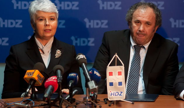Zadar, 081111.
U Zadru je potpisan koalicijski sporazum HDZ-a i Hrvatske gradjanske stranke Zeljka Keruma za IX. i X. izbornu jedinicu.
Na fotografiji: predsjednica HDZ-a Jadranka Kosor i Zeljko Kerum.
Foto: Luka Gerlanc / CROPIX
