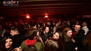 Tisuće Zadrana uživalo na krcatom Narodnom trgu i Tgu Petra Zoranića uz Tomislava Bralića i klapu Intrade Tisuće Zadrana uživalo na krcatom Narodnom trgu i Tgu Petra Zoranića uz Tomislava Bralića i klapu Intrade