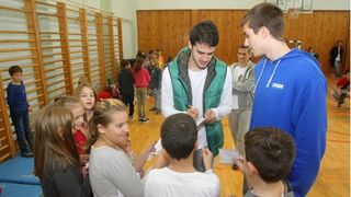 Ogledni košarkaški trening ŠK Zadar u OŠ “Šime Budinić”. Foto: Dino Stanin/PIXSELL