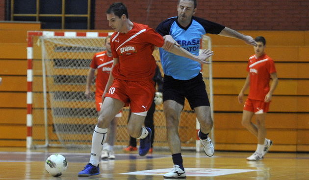 Zagreb, 161212.
Sportska dvorana Trnsko.
Kutija sibica, seniori, susret momcadi Terasa Maraton Jelenovac i MNK Tin Zadar.
Na fotografiji:  detalj sa utakmice.
Foto: Damir Krajac / CROPIX
