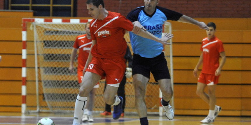 Zagreb, 161212.
Sportska dvorana Trnsko.
Kutija sibica, seniori, susret momcadi Terasa Maraton Jelenovac i MNK Tin Zadar.
Na fotografiji:  detalj sa utakmice.
Foto: Damir Krajac / CROPIX
