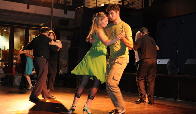 Zadar, 080710.
U Zadru u klubu Arsenal po prvi puta odrzava se festival latinoamerickog plesa Tango.
Foto: Andrija Lucic / cropix