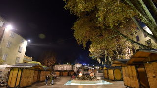 Upaljene prve adventske svijeće u crkvi sv. Šime i na Trgu Petra Zoranića