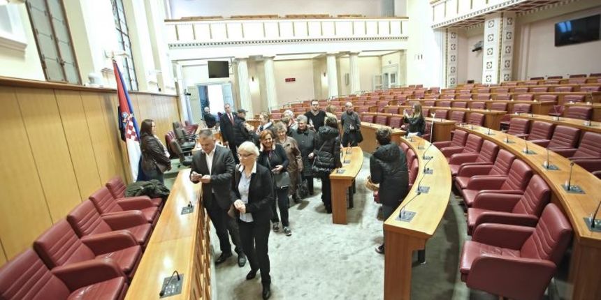 Image 379135 (auto) Image 379135 (auto)