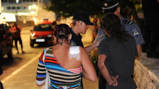 Zadar, 190810.
Veceras se u blizini zadarskih turistickih atrakcija morskih orgulja i pozdrava suncu iznenada srusilo stablo, na svu srecu nitko nije teze ozljedjen.
Foto : Andrija Lucic / cropix