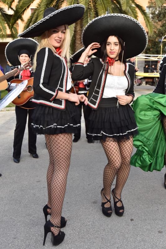 Karnevalska povorka krenula je s Branimirove obale prema Poluotoku. Photo: Dino Stanin/PIXSELL